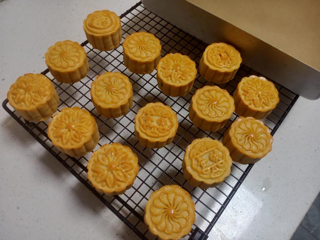 广式月饼—蛋黄莲蓉月饼