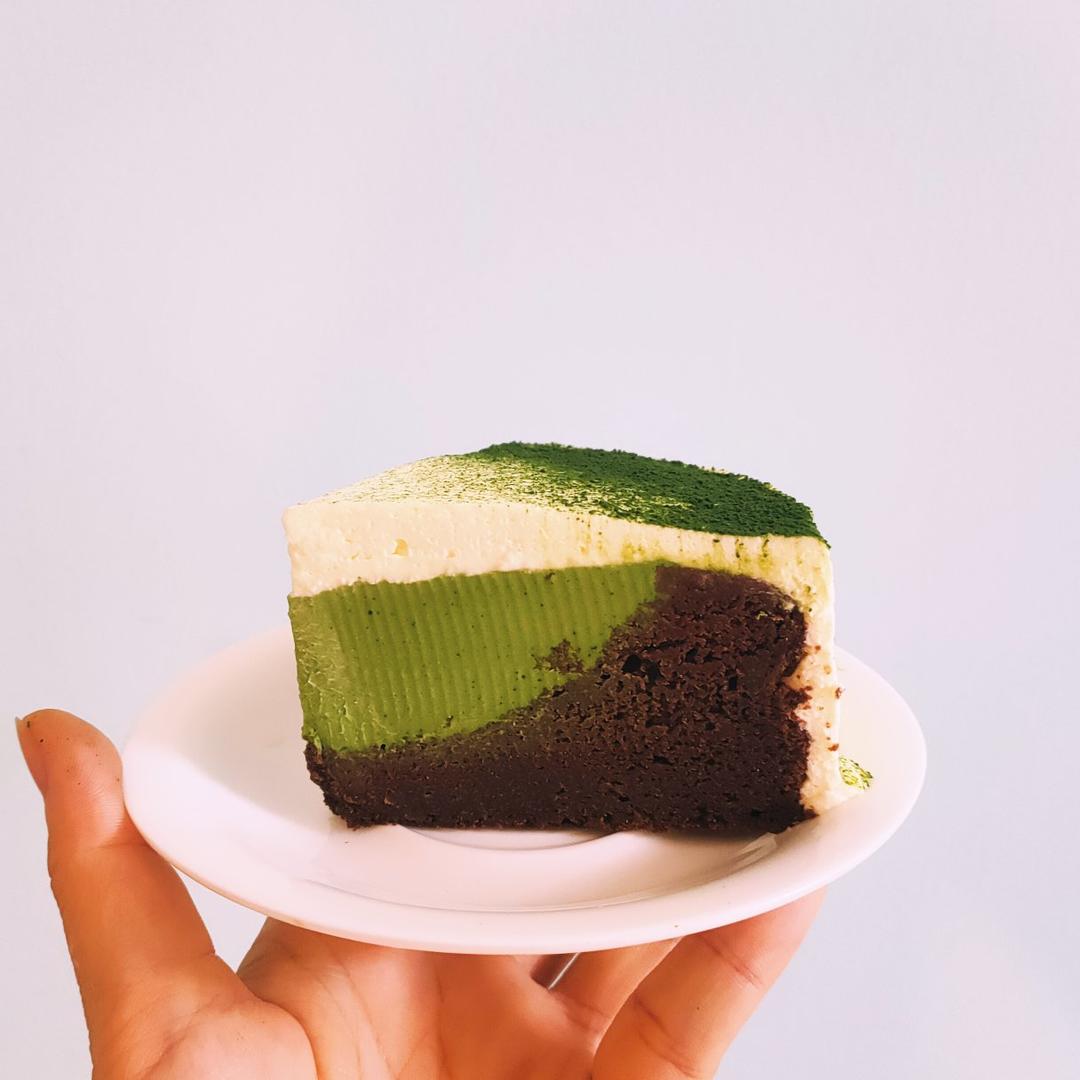 黑巧克力抹茶凝酪凹蛋糕🍰
