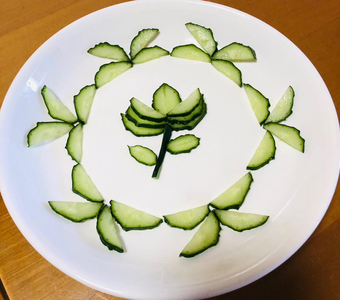 简单美丽的96黄瓜花围边盘饰