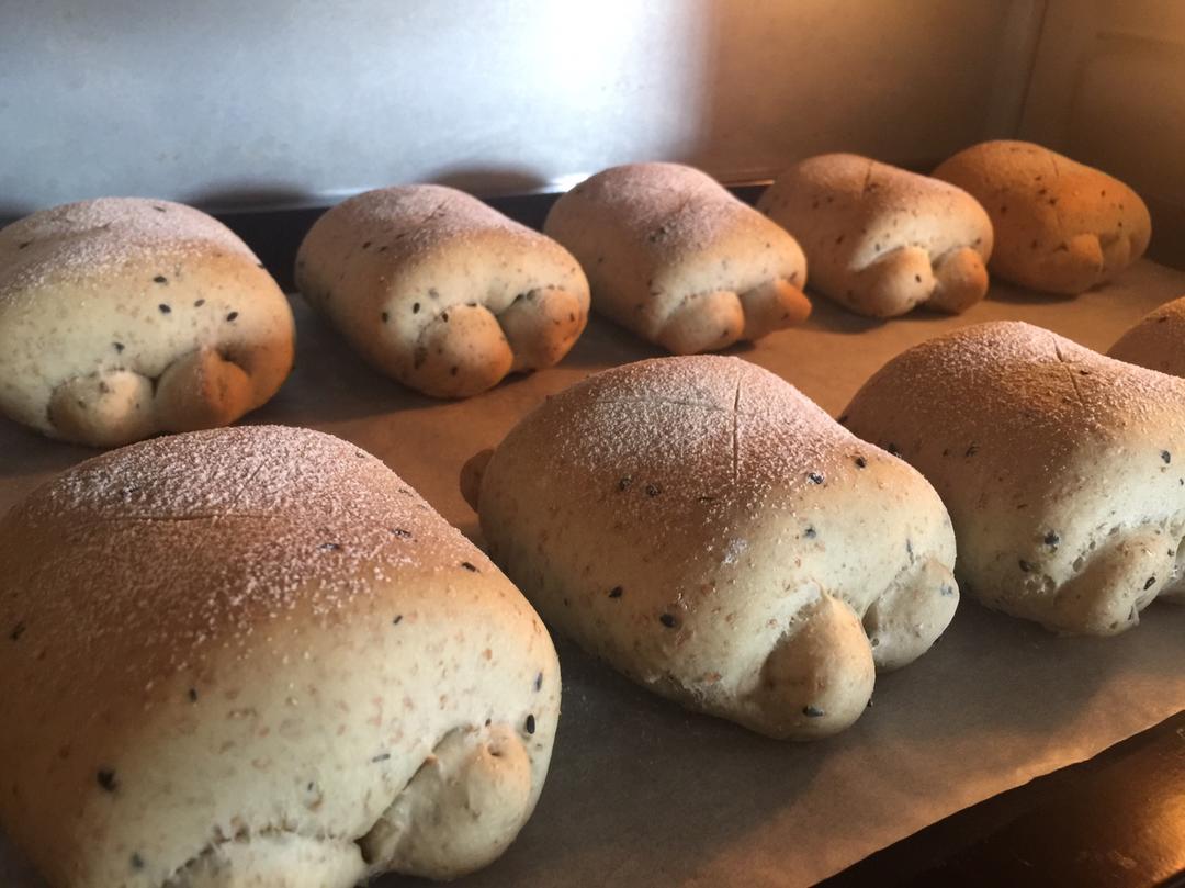 红糖全麦面包🥯一次发酵～省时又好吃😋适合减肥的人哦……面包机版的做法