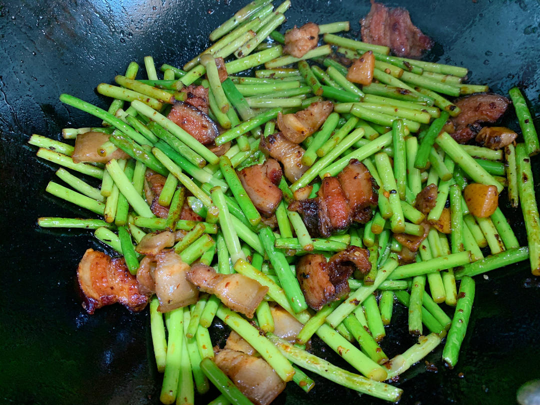 简单易做的下饭菜－蒜苔炒肉
