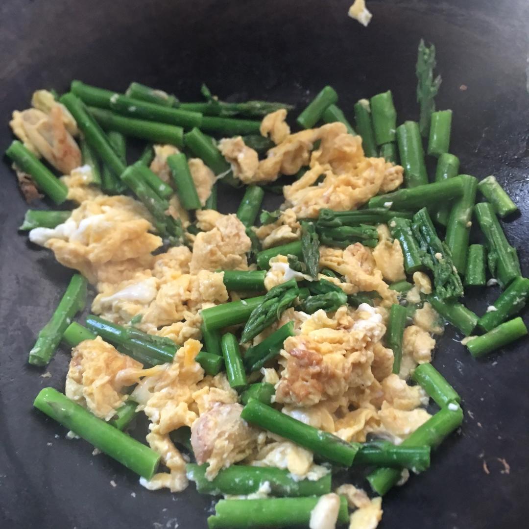 芦笋炒鸡蛋