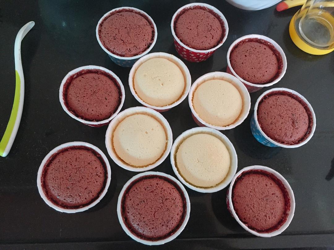 不回缩杯子蛋糕cupcake