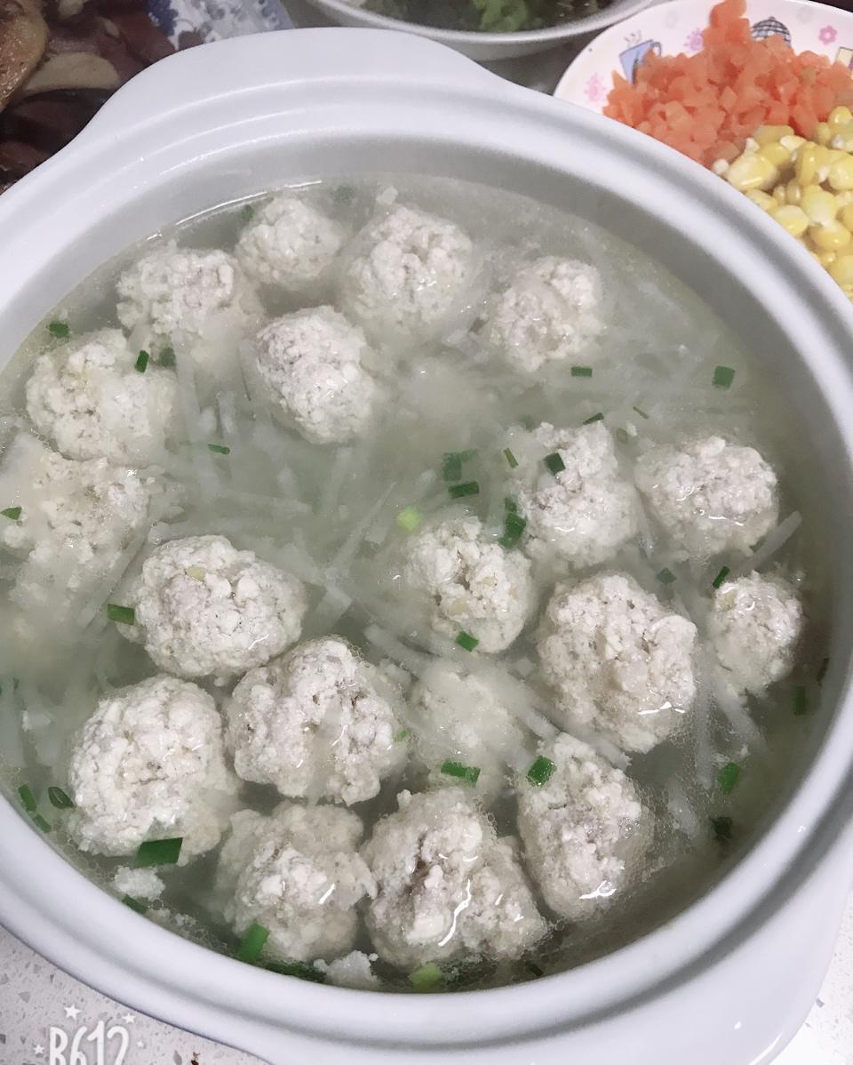 【10分钟系列】白萝卜豆腐圆子汤