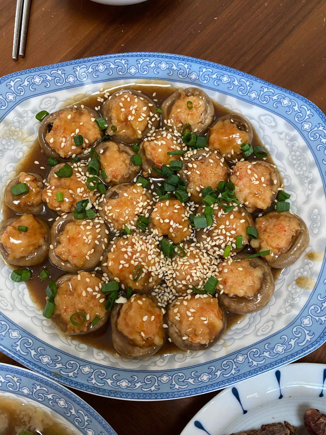 一口爆汁的虾滑酿口蘑