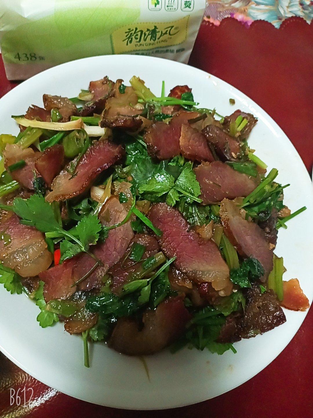 芹菜炒腊肉