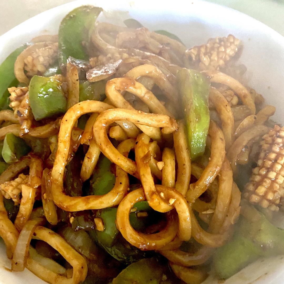 上桌秒光的黑椒牛肉乌冬面