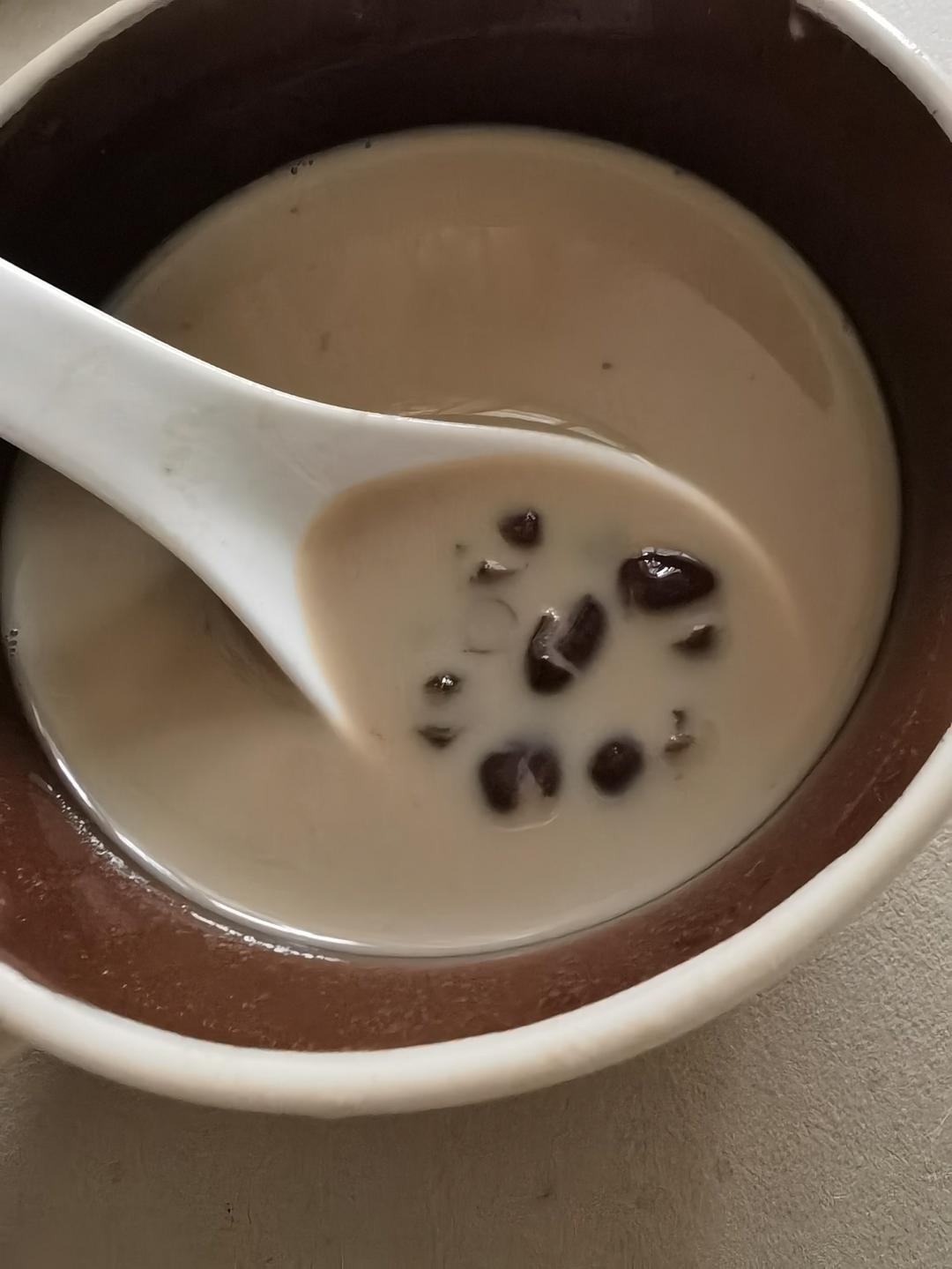 养颜补血的红豆牛奶羹