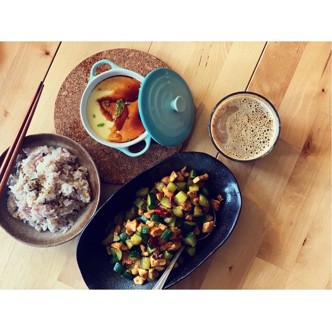 超级下饭的辣炒黄瓜鸡丁