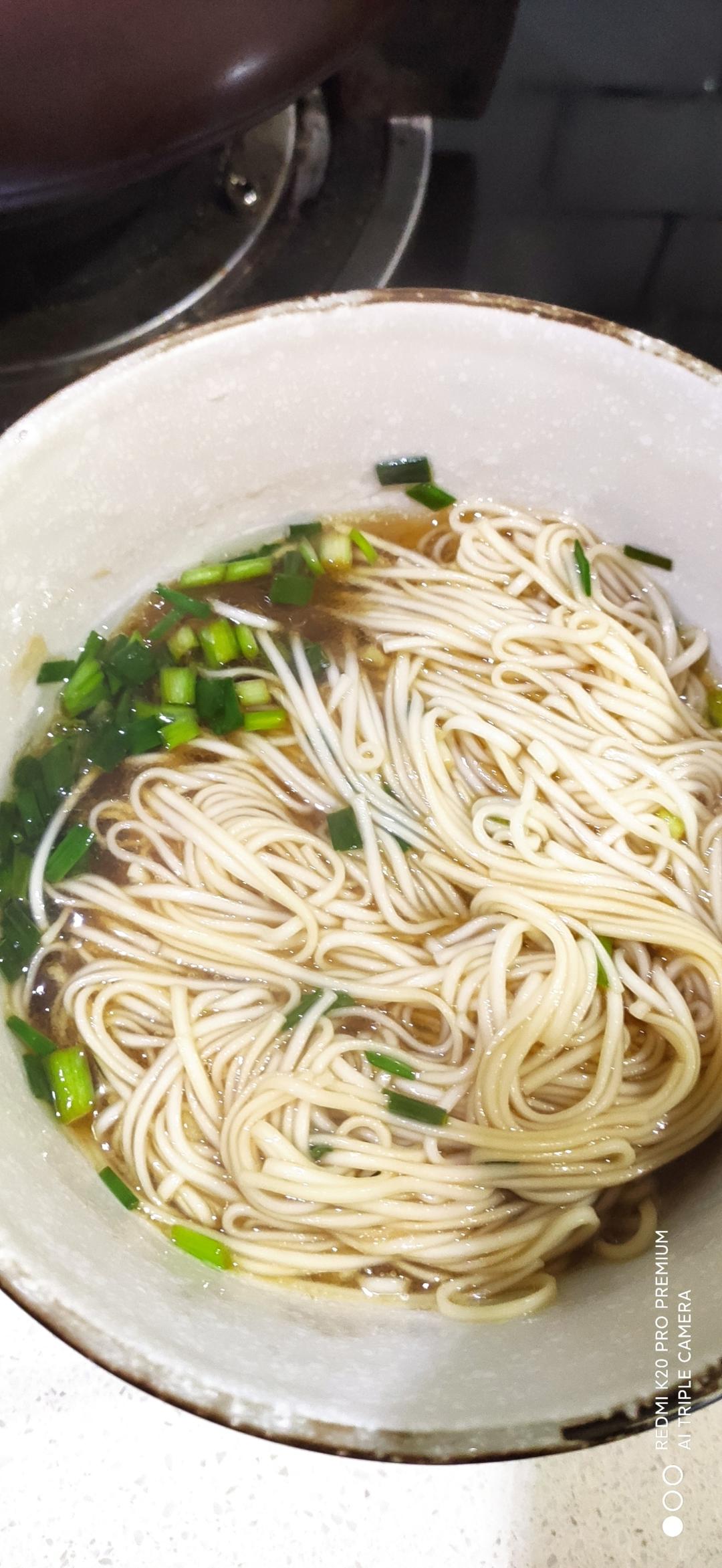 超简单的10分钟做好-热汤面