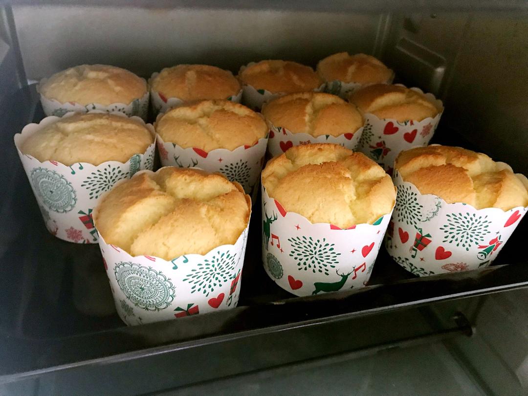 消耗淡奶油之作——淡奶油小蛋糕