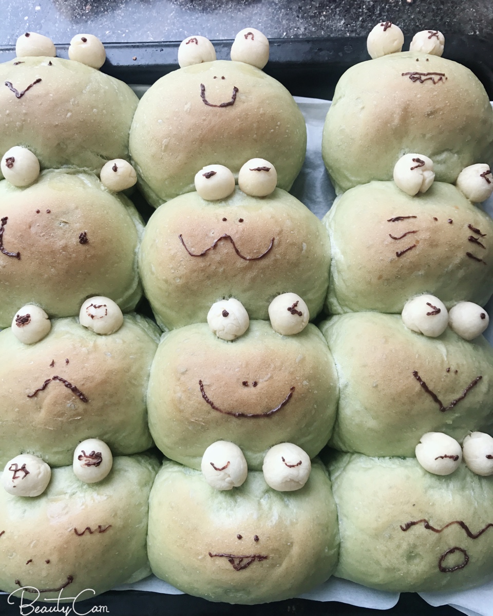一次发酵——翠绿菠菜汁小青蛙挤挤小面包