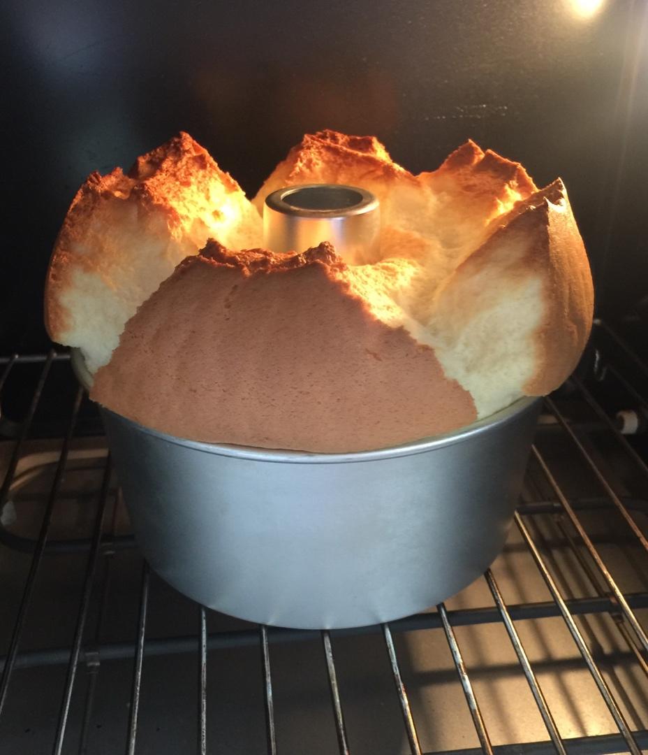 轻盈Q弹的戚风蛋糕（中空模）