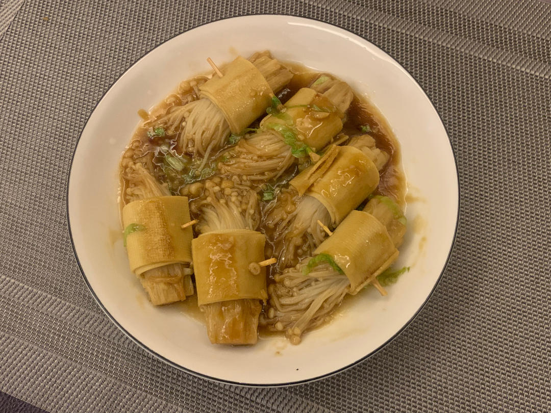 千张金针菇卷