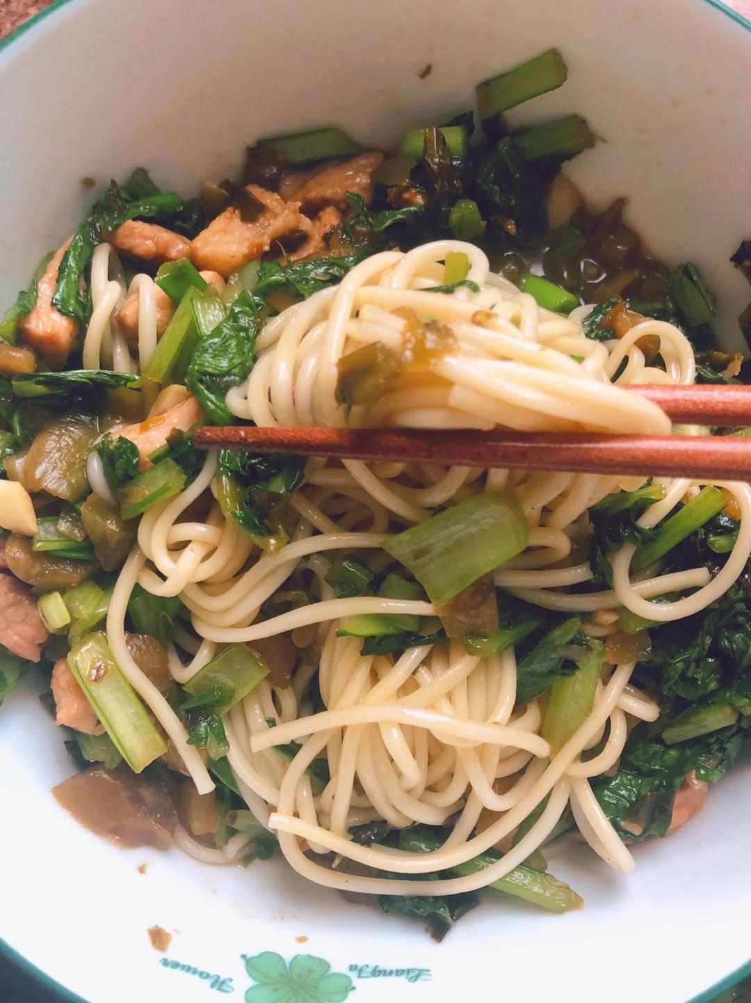 懒人版酸菜肉丝青菜面