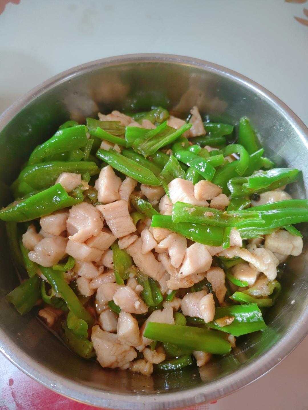 嫩嫩的鸡胸肉炒青椒