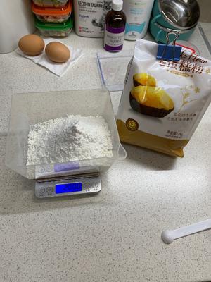 黄油葡萄干玛芬纸杯蛋糕的做法 步骤2