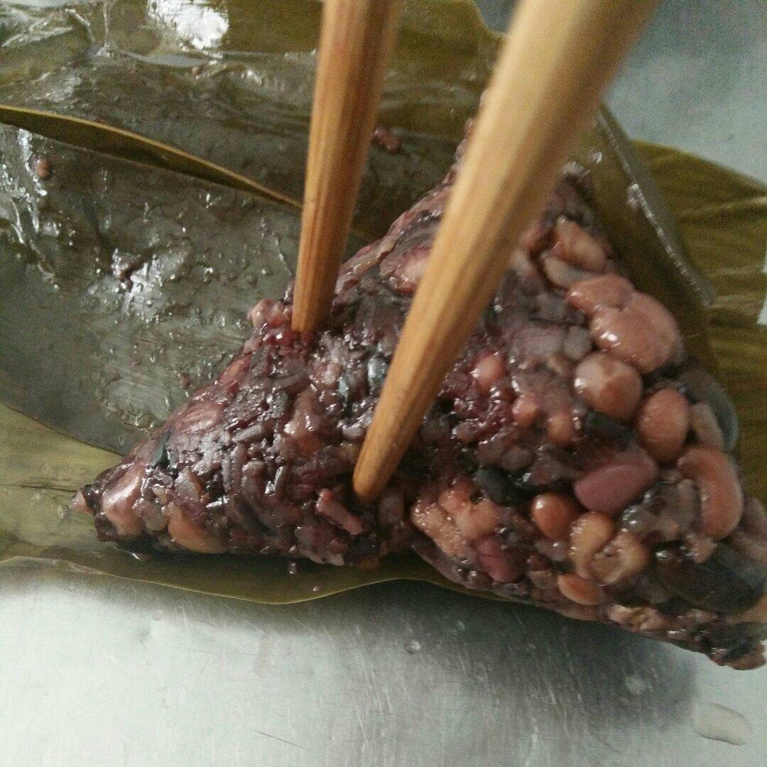 黑米蜜枣花生粽子