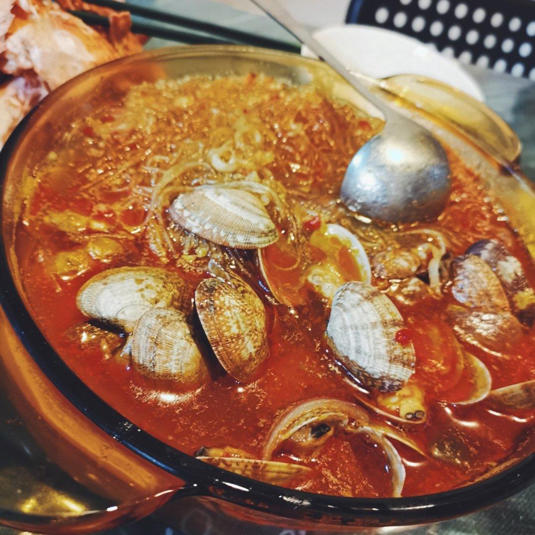 鲜到爆的花甲粉丝煲