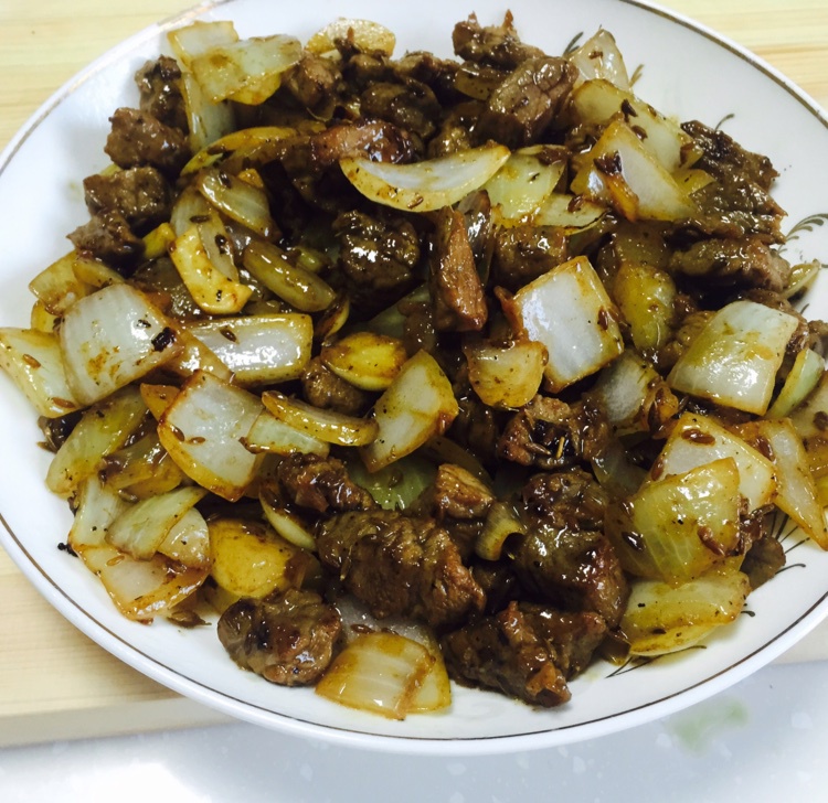 孜然洋葱炒牛肉粒