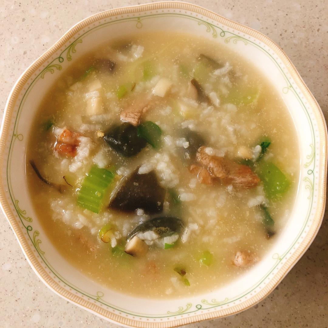 妈妈👩教我做的皮蛋瘦肉粥🥣简单快捷美味😋