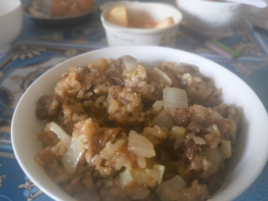孩子最爱吃香喷喷的牛肉粒炒饭