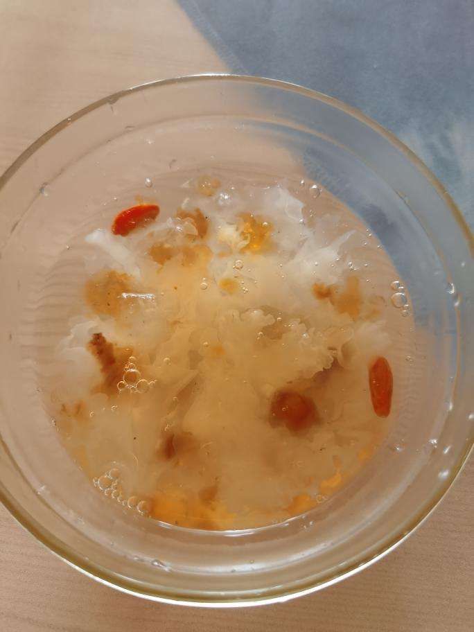 美容养颜银耳汤秋冬季润肺降燥佳品