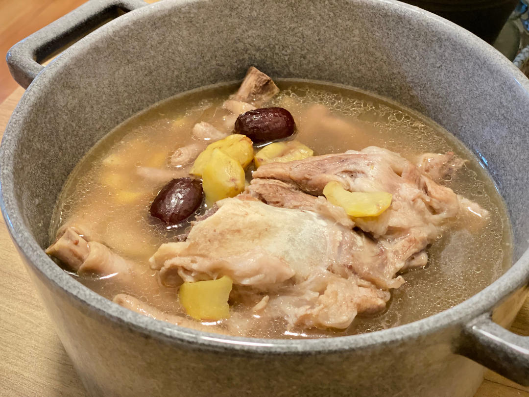 板栗鸡爪汤（补肾强筋骨）