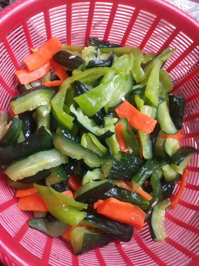 腌黄瓜（非常好吃的咸菜）