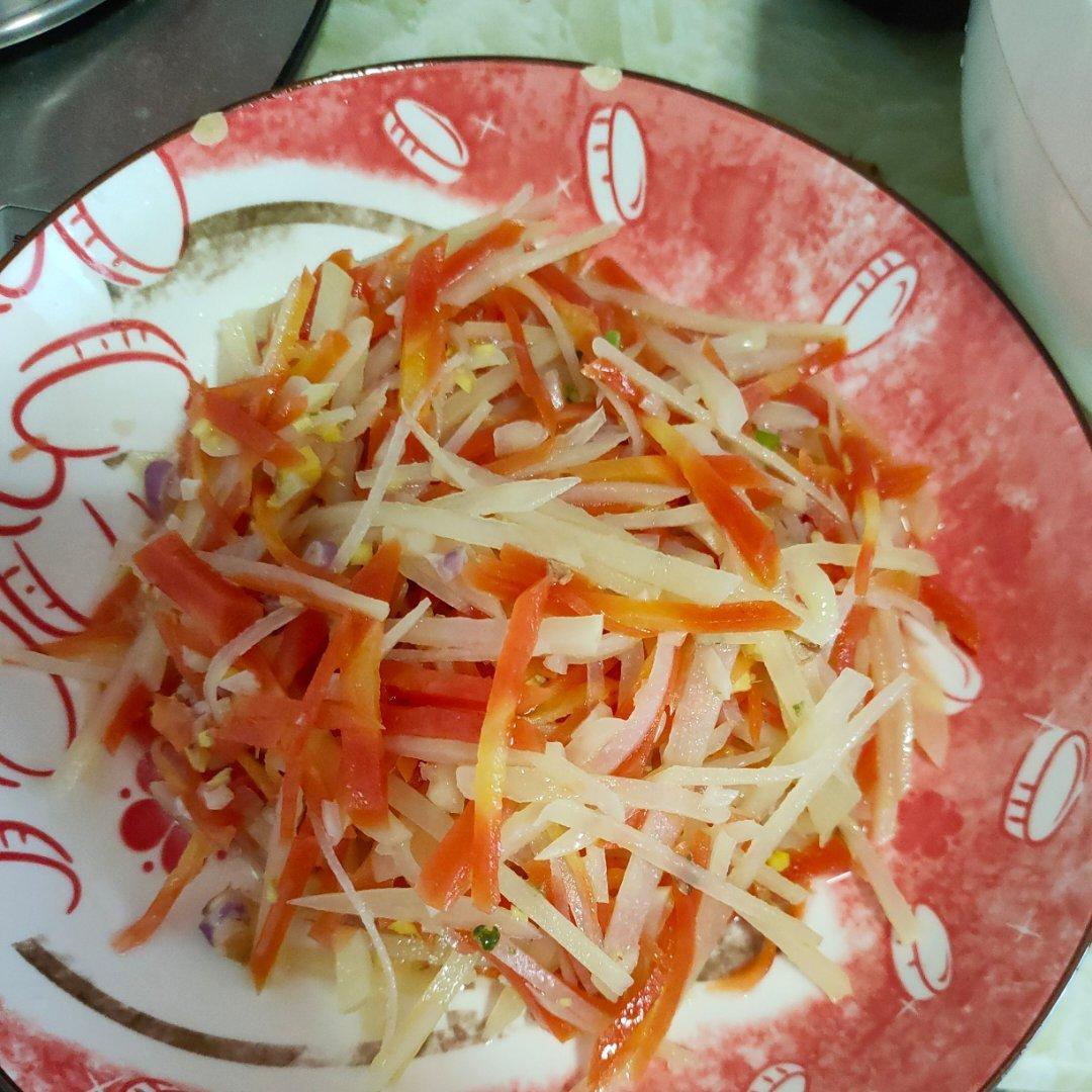 凉菜，土豆丝，胡萝卜丝
