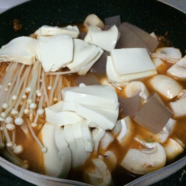 简单好吃的辣白菜锅的做法