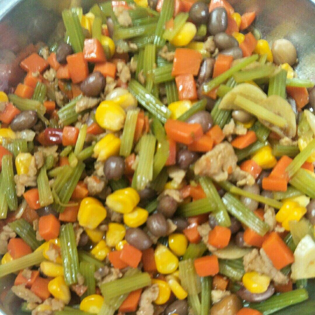 五香花生炝香芹