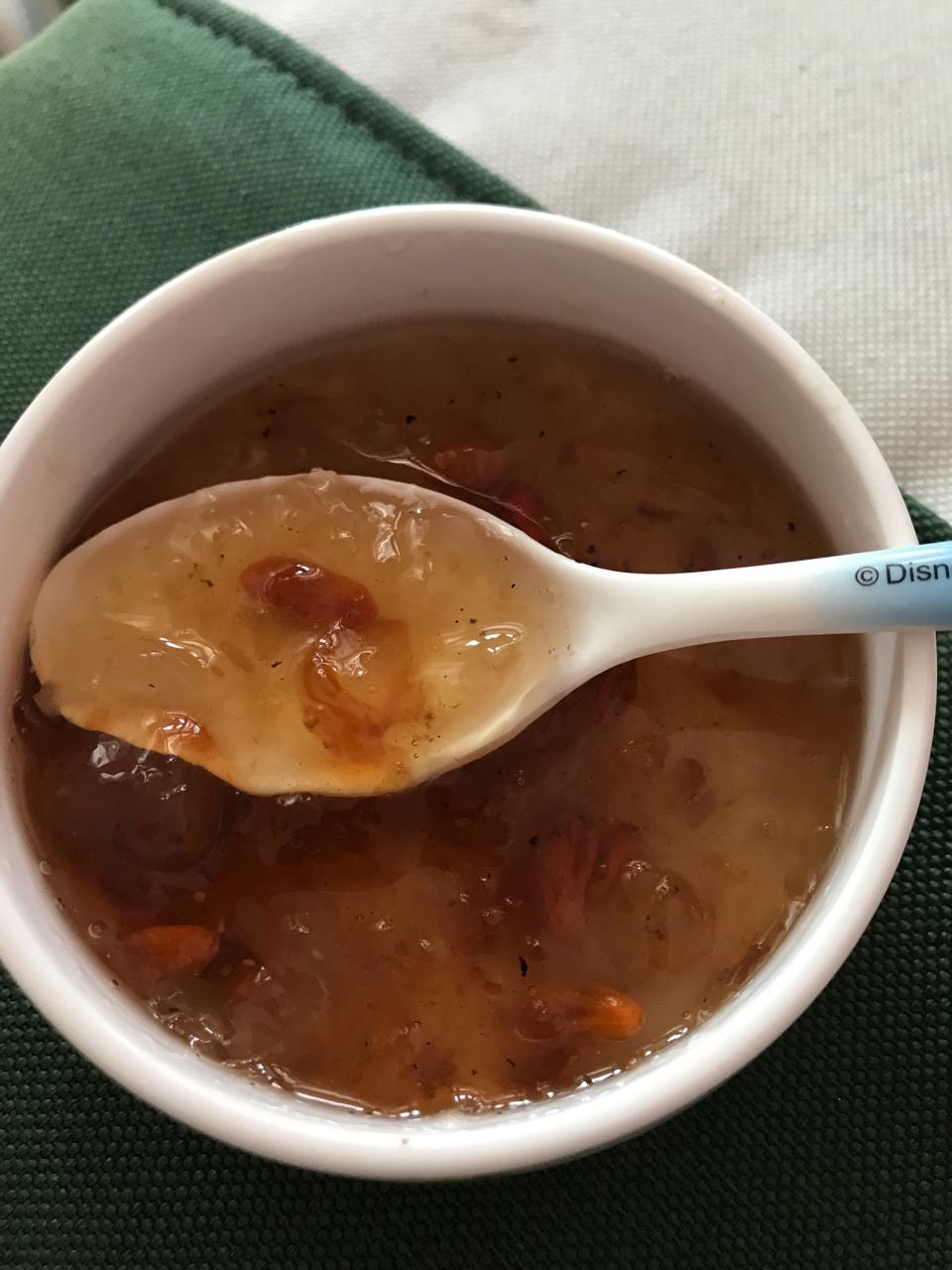 桃胶皂角米糖水