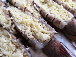 超美味的蒜香芝士烤斑节虾的做法 步骤13