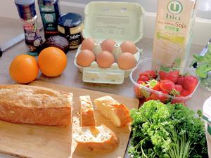 【视频】油醋汁沙拉+煎蛋+果泥酸奶的做法 步骤1
