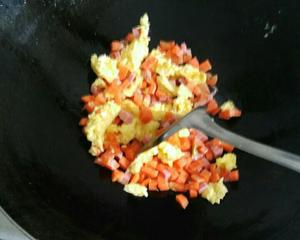 胡萝卜肉丁炒鸡蛋的做法 步骤5