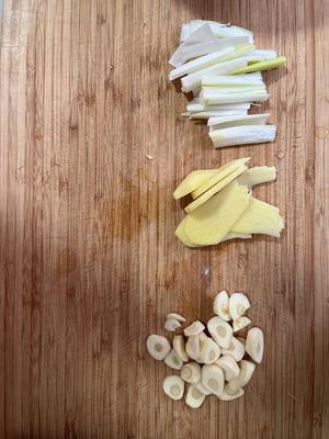 砂锅鲍鱼炖排骨土豆的做法 步骤4