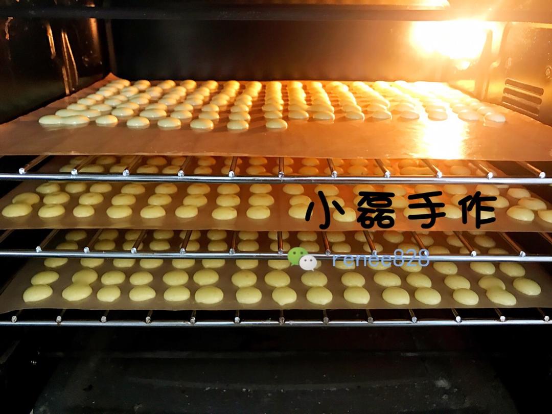 入口即化的无添加蛋黄溶豆