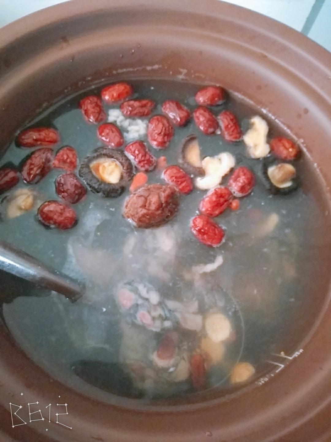 红枣莲子乌鸡汤的做法