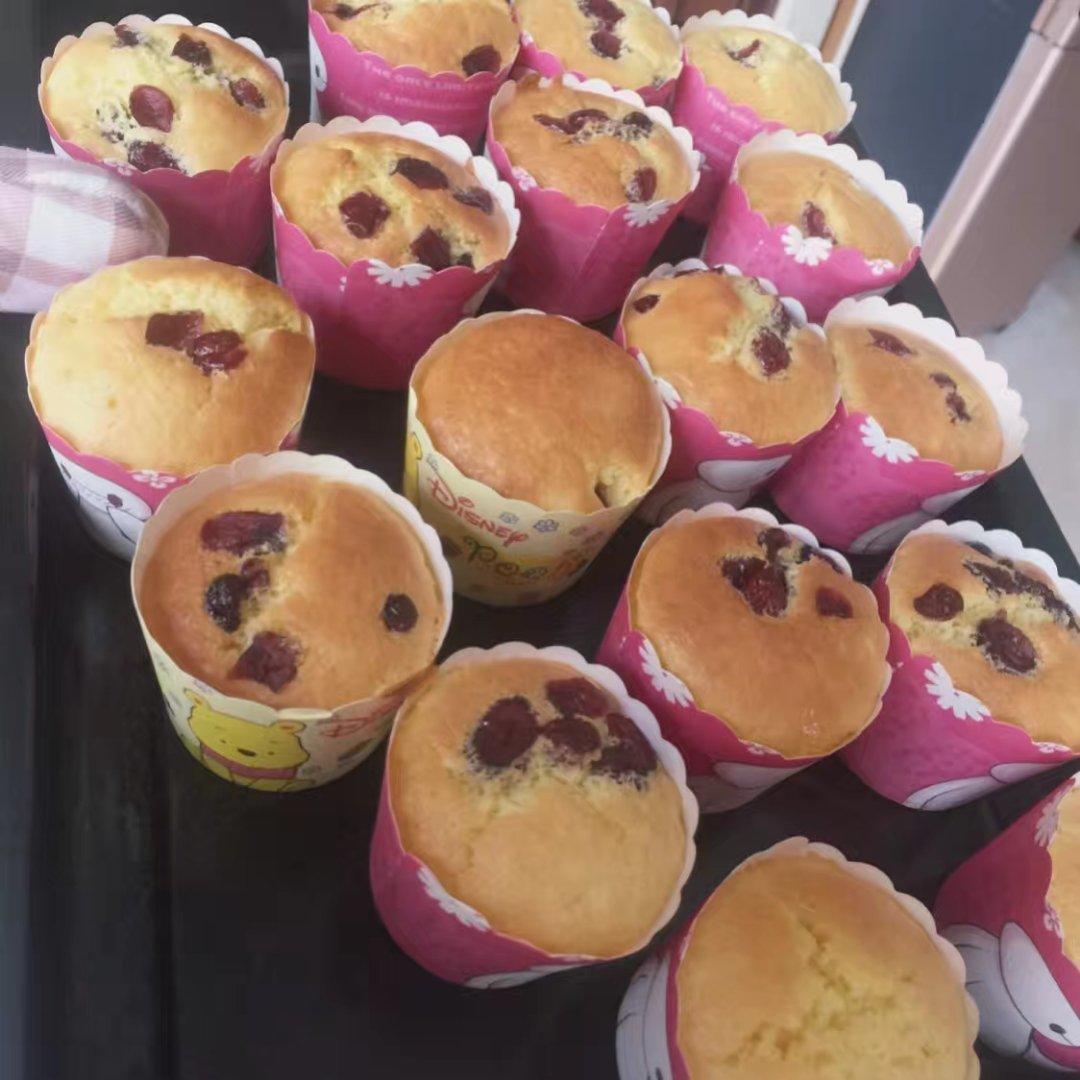 蔓越莓纸杯戚风小蛋糕