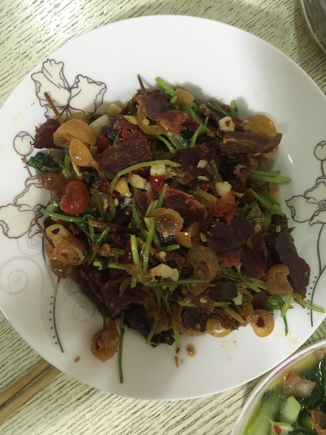 熏牛肉炒香菜