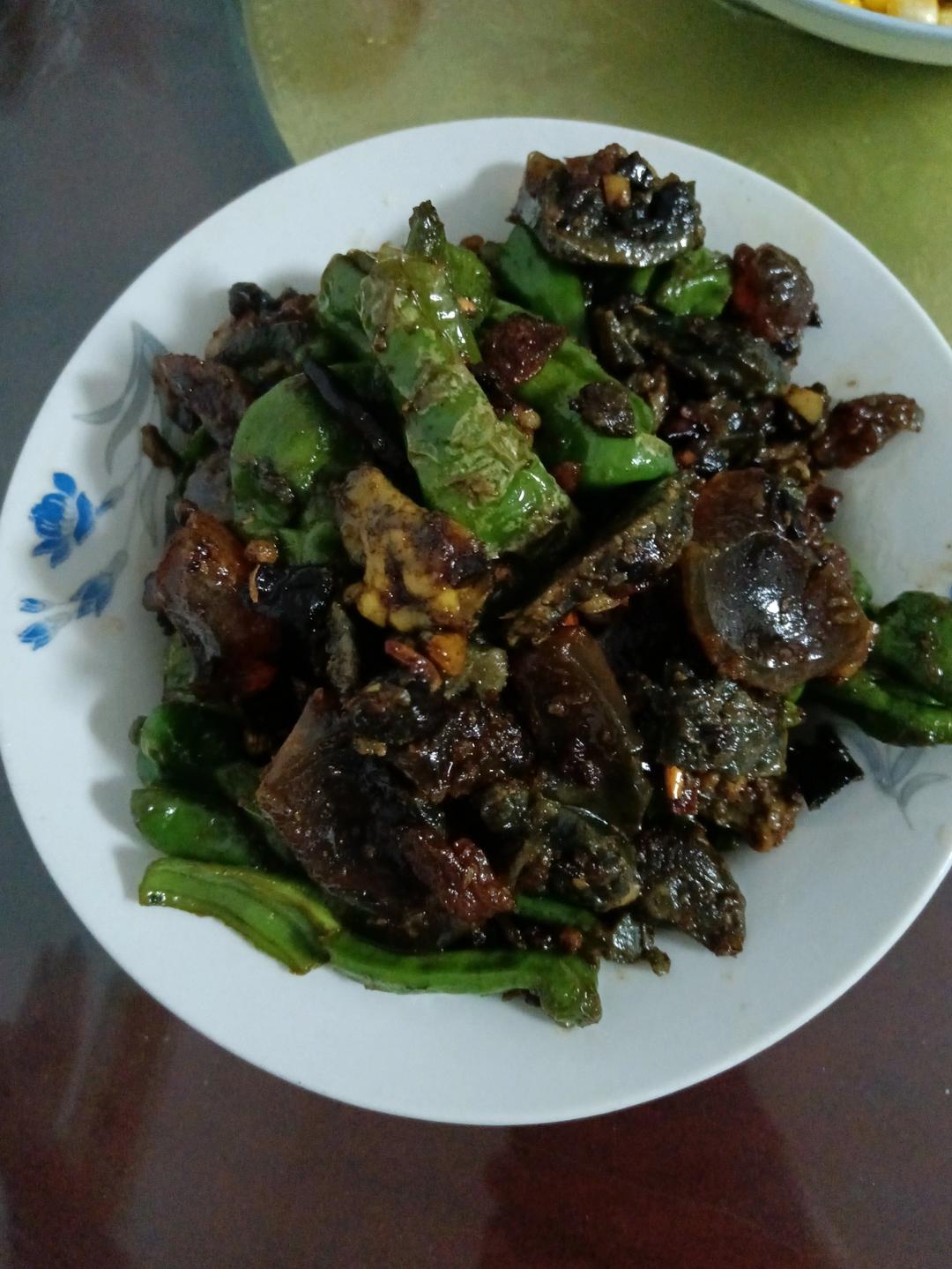 每个人都可以下三碗饭的辣椒擂皮蛋