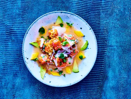 青柠汁腌三文鱼配牛油果芒果 Salmon Ceviche with Avocado and Mango