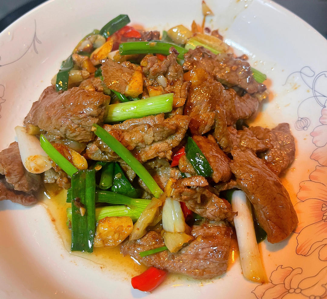 小炒黄牛肉，肉嫩味香！太好吃了简直是米饭杀手！