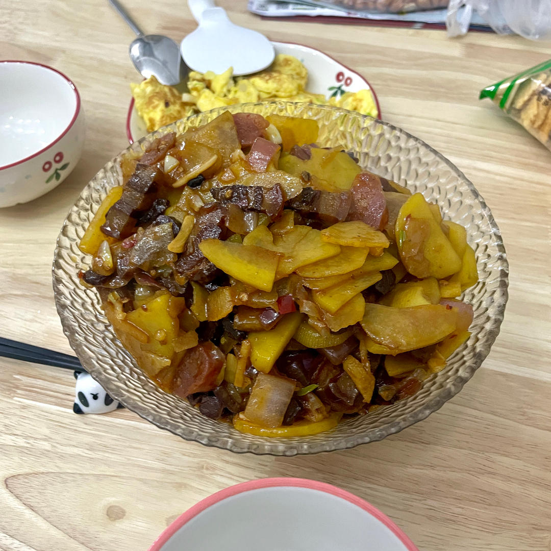 腊肉炒土豆片