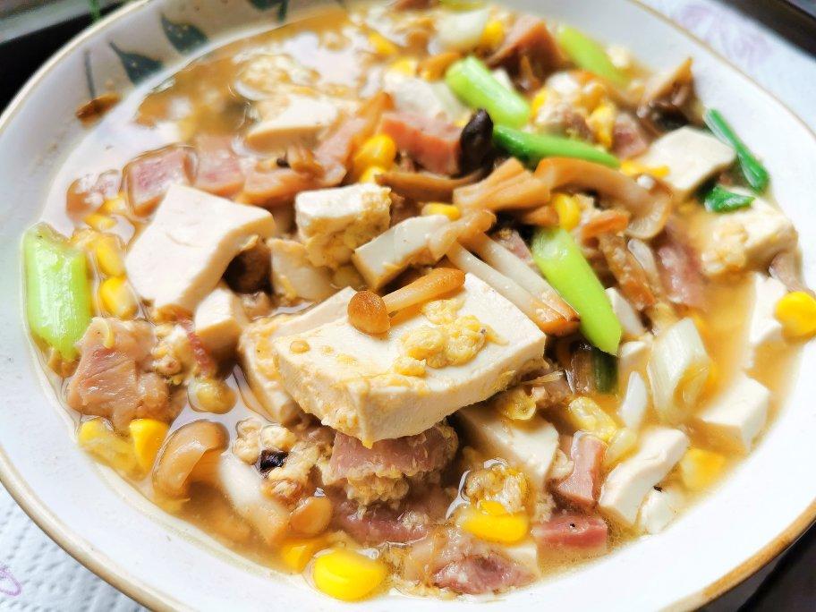 好喝鲜美的菌菇豆腐汤