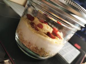 减肥也能吃的酸奶蛋糕盒子（入口即化媲美草莓奶油蛋糕）的做法 步骤7