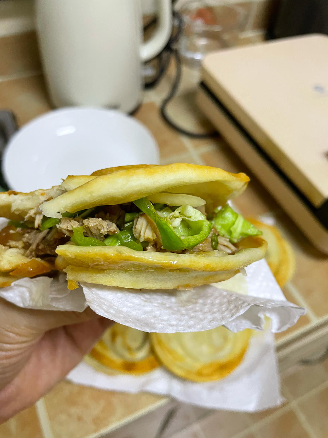 老潼关肉夹馍 | 香脆的酥皮馍 | 卤一口气吃三块馍的酱肉
