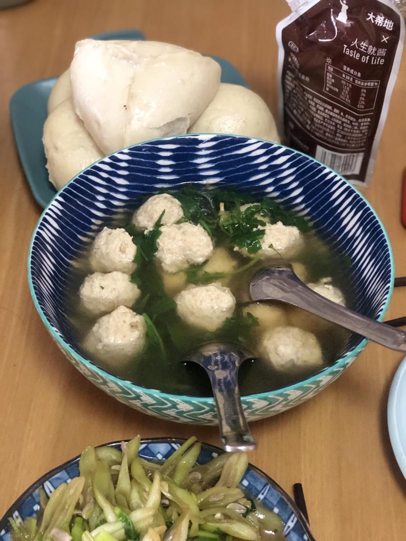 鸡肉丸子青菜汤