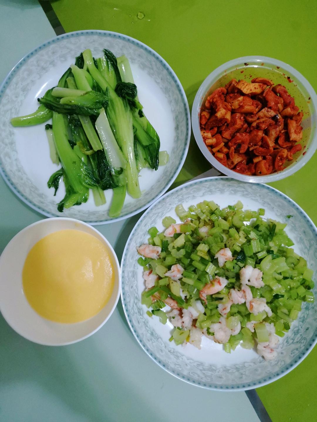 超级嫩的西芹吃法（西芹虾仁），小朋友也可以吃很多